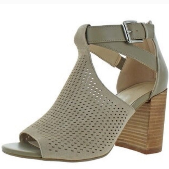 Marc Fisher Shoes - NEW Marc Fisher Gladiator style Gabie sandal 8.5